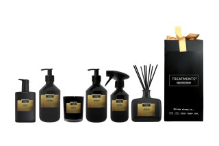 Dárková sada kosmetiky, svíčky a difuzéru TREATMENTS® Giftbox Spa at Home (DeLuxe) - Omani