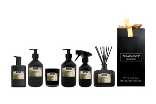 Dárková sada kosmetiky, svíčky a difuzéru TREATMENTS® Giftbox Spa at Home (DeLuxe) - Samoa