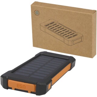 Solární powerbanka z recyklovaného plastu s kapacitou 5000 mAh a výkonem 10 W, odolná, s vestavěnou svítilnou, černá